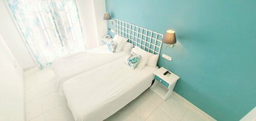 Гостиница Hugo Beach Hotel в Гандии