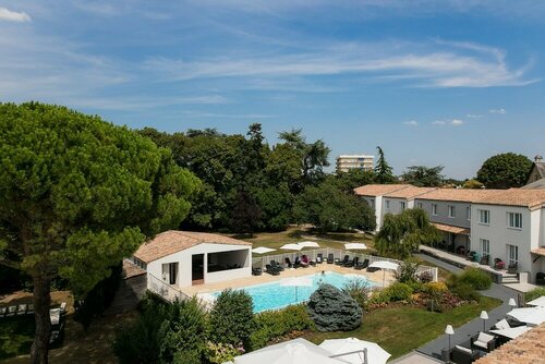 Гостиница Logis Hotel Le Rabelais в Фонтене-ле-Конте