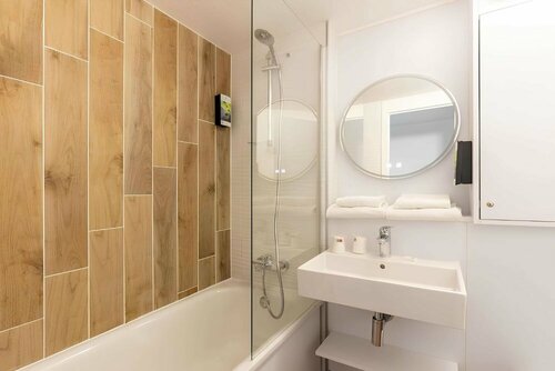 Гостиница Sure Hotel by Best Western Plaisir в Плезире