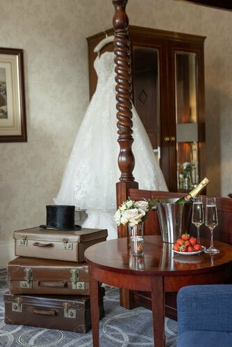 Гостиница DoubleTree by Hilton St. Anne's Manor в Графстве Беркшир