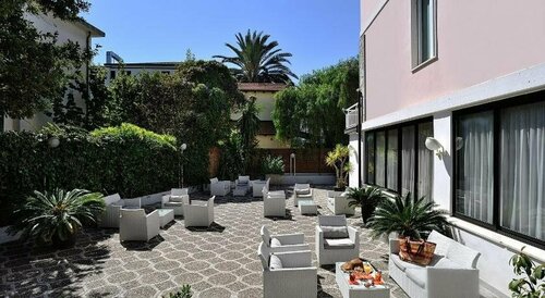 Гостиница Hotel Helios в Диано-Марине