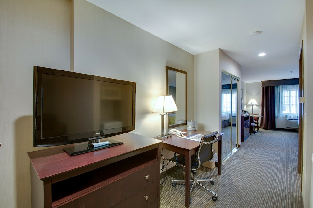 Фото Best Western Plus The Inn at Hampton