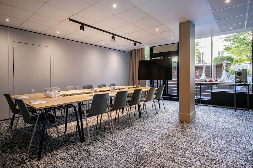 Фото Renaissance Paris Arc de Triomphe Hôtel