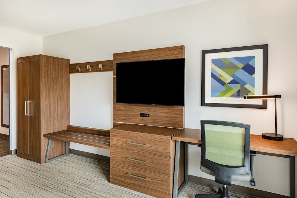 Фото Holiday Inn Express & Suites Lincoln Downtown