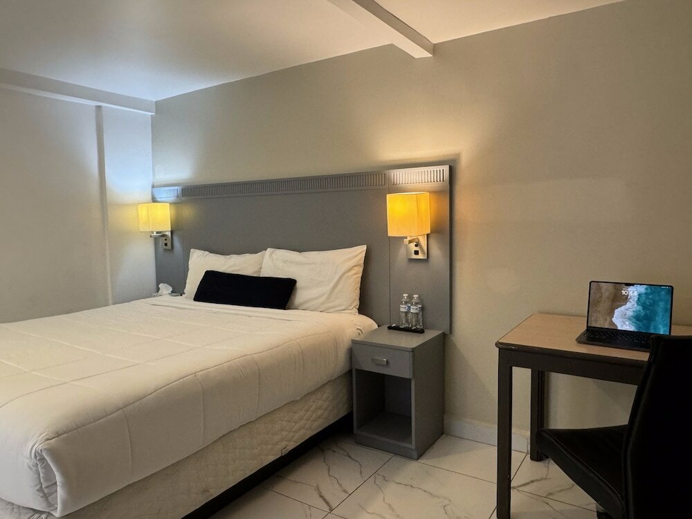 Фото Hotel Fiesta Tijuana