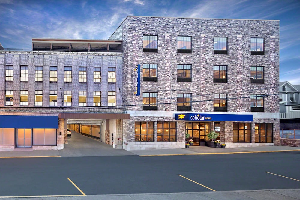 Фото Scholar Morgantown, Tapestry Collection by Hilton