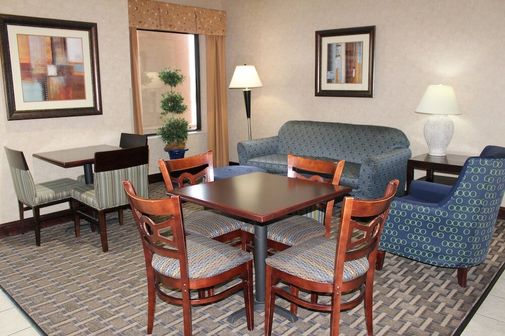 Фото Holiday Inn Express Kansas City-Liberty, an Ihg Hotel