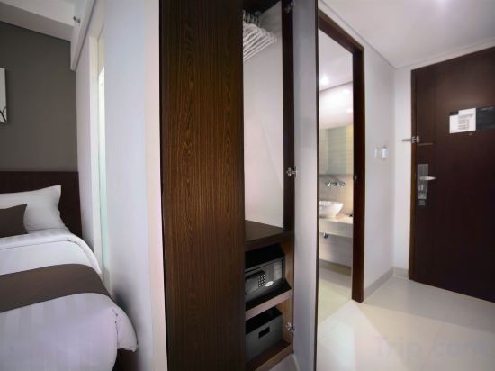 Фото Hotel Neo Denpasar