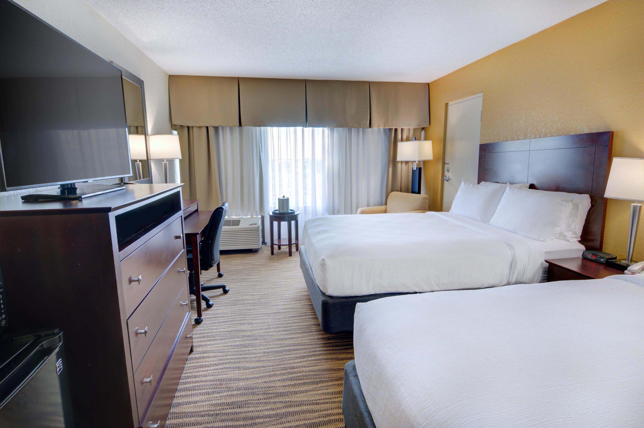 Фото Holiday Inn St Petersburg N - Clearwater, an Ihg Hotel