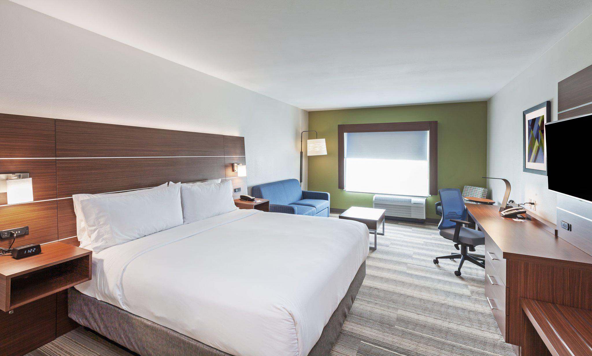 Фото Holiday Inn Express & Suites Tulsa South - Woodland Hills, an Ihg Hotel