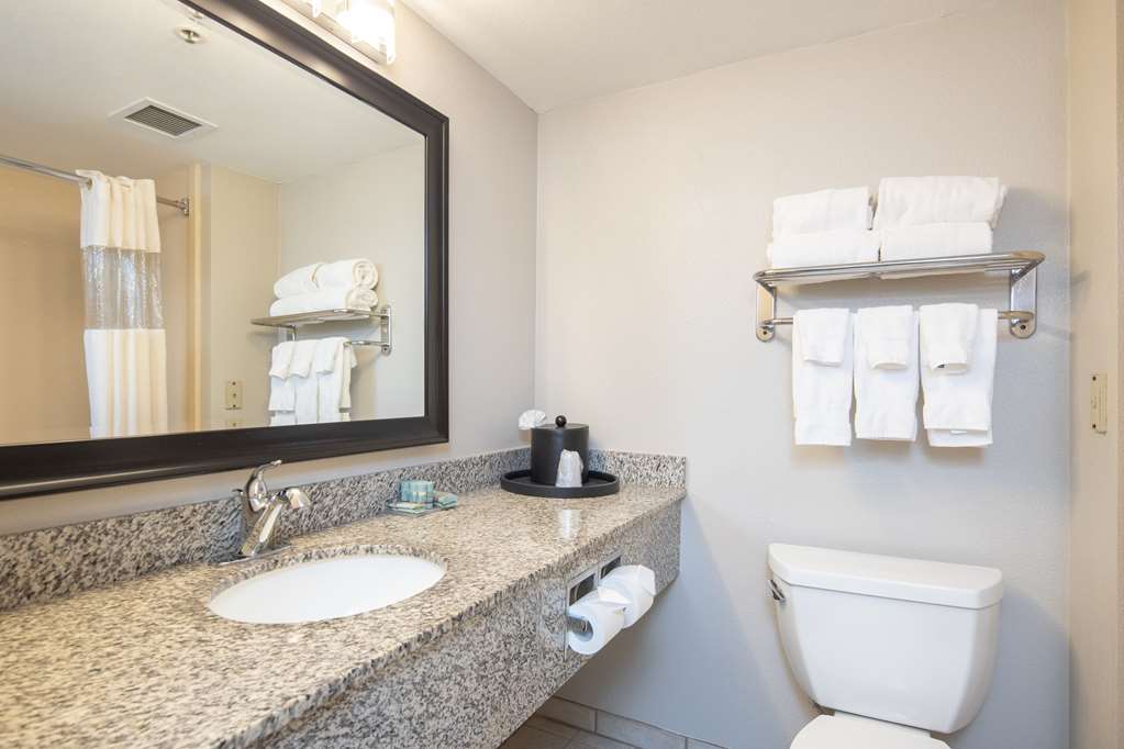 Фото Best Western Coyote Point Inn