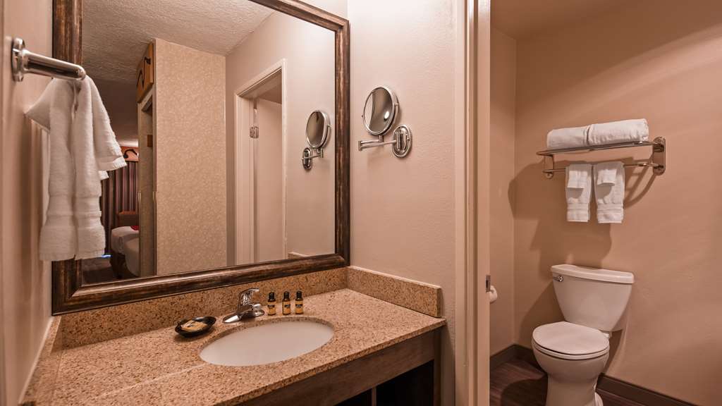 Фото Best Western Plus Rivershore Hotel