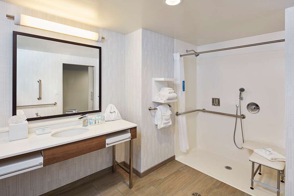Фото Hampton Inn & Suites Sacramento at Csus