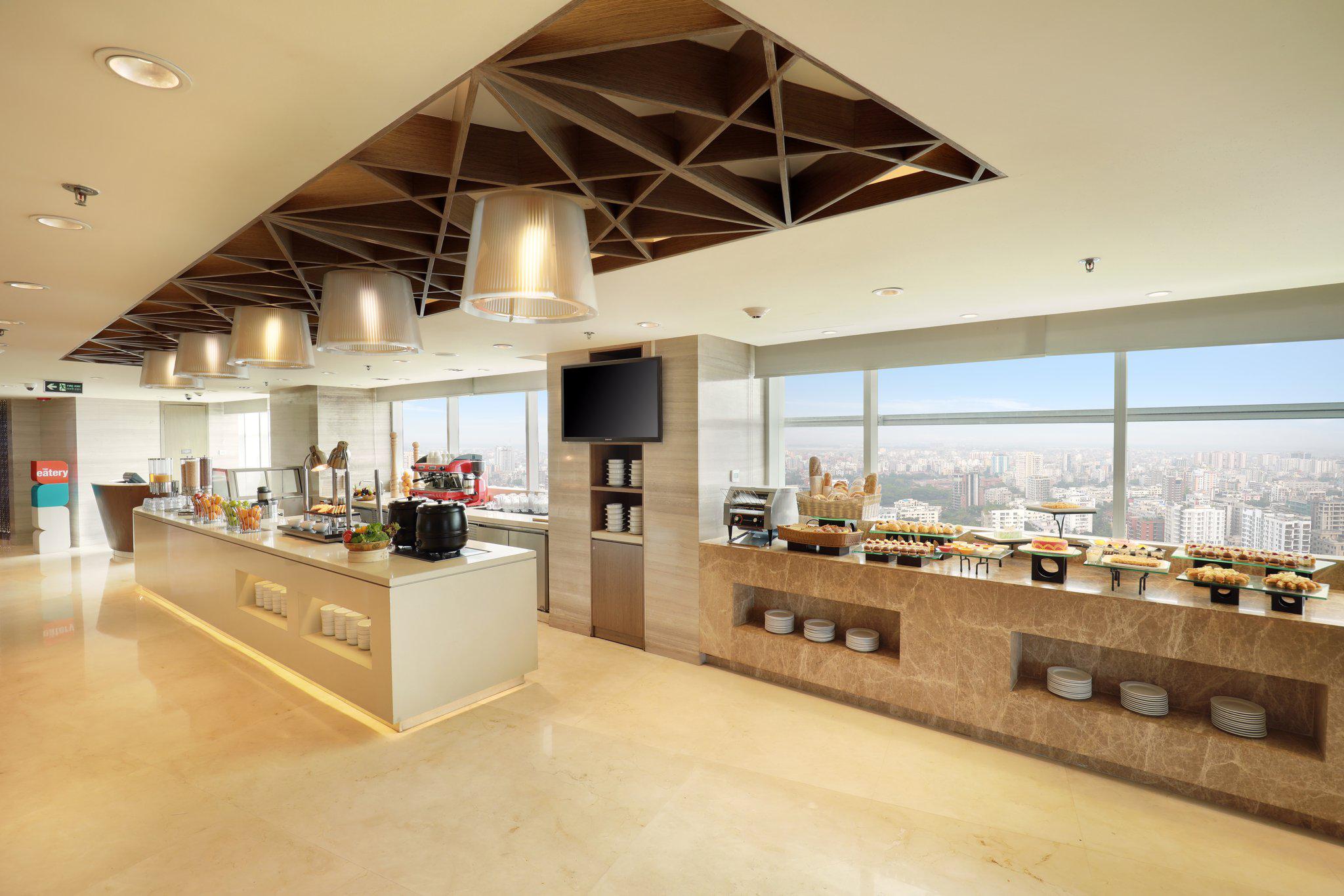 Фото Crowne Plaza Dhaka Gulshan by IHG Hotel