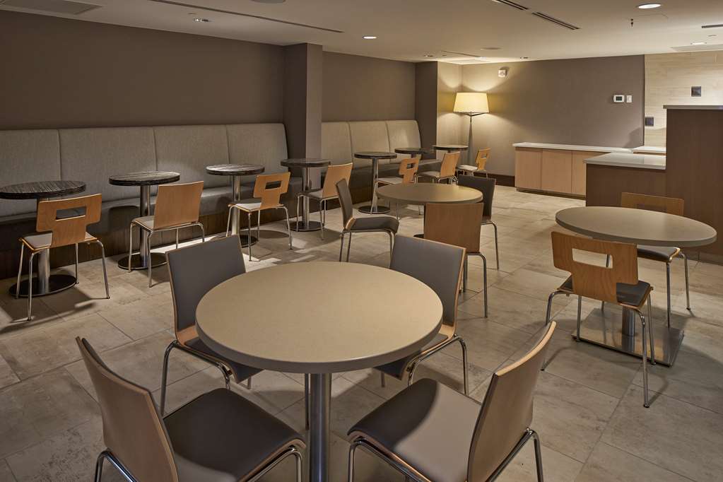Фото Hilton Raleigh North Hills
