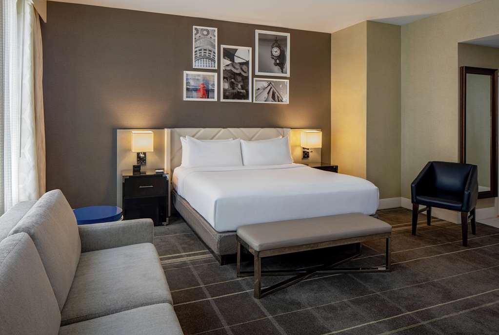 Фото Hilton Richmond Downtown