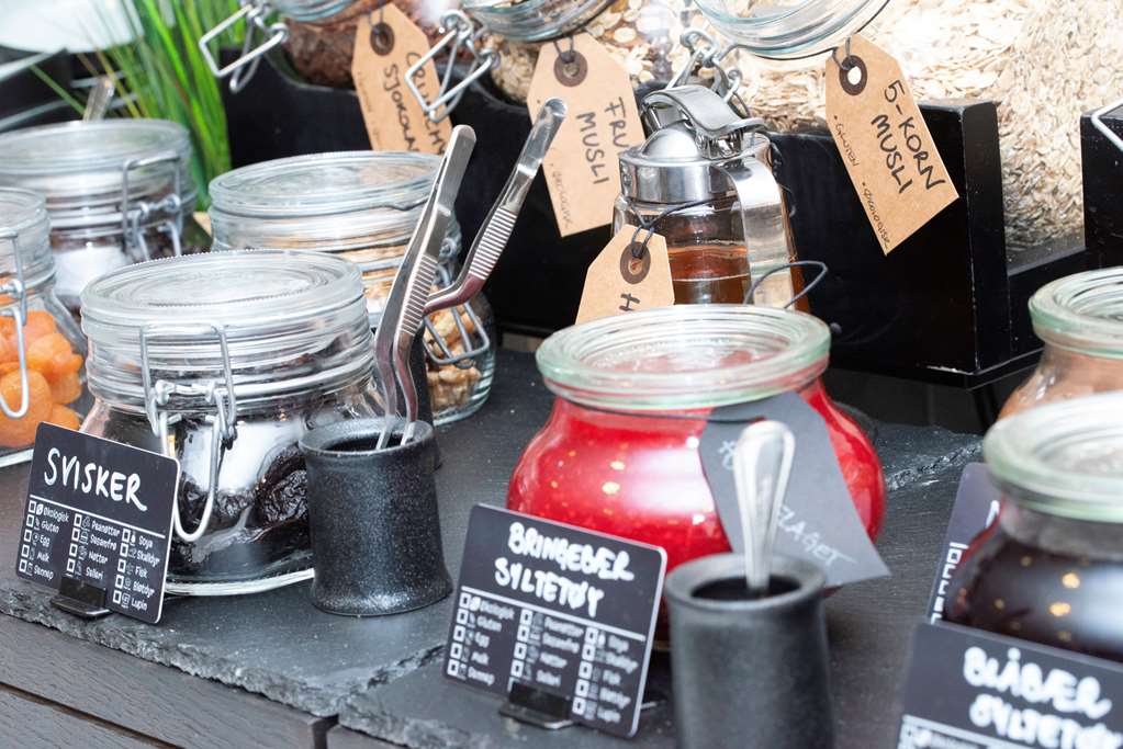 Фото Park Inn by Radisson Oslo Airport Hotel West