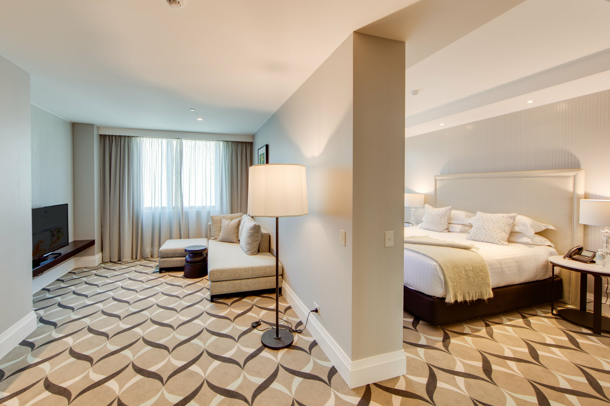 Фото Mayfair Hotel