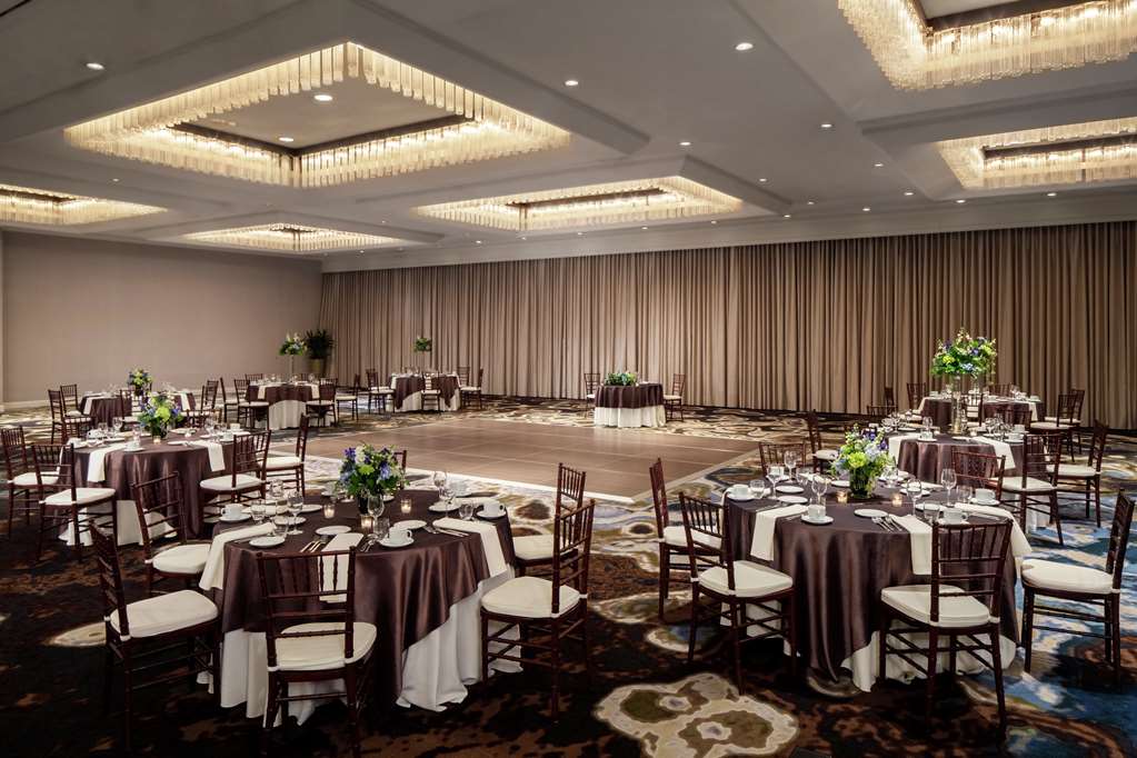 Фото DoubleTree by Hilton Manchester Downtown