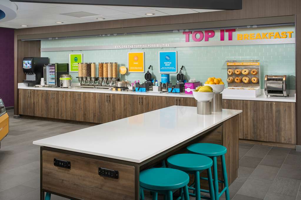 Фото Tru by Hilton Charlotte Airport Lake Pointe