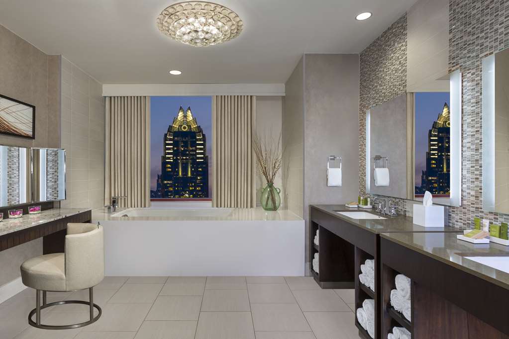 Фото Hilton Austin