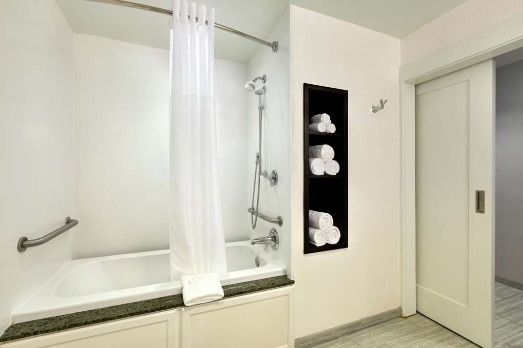 Фото Hampton Inn & Suites Nashville Downtown