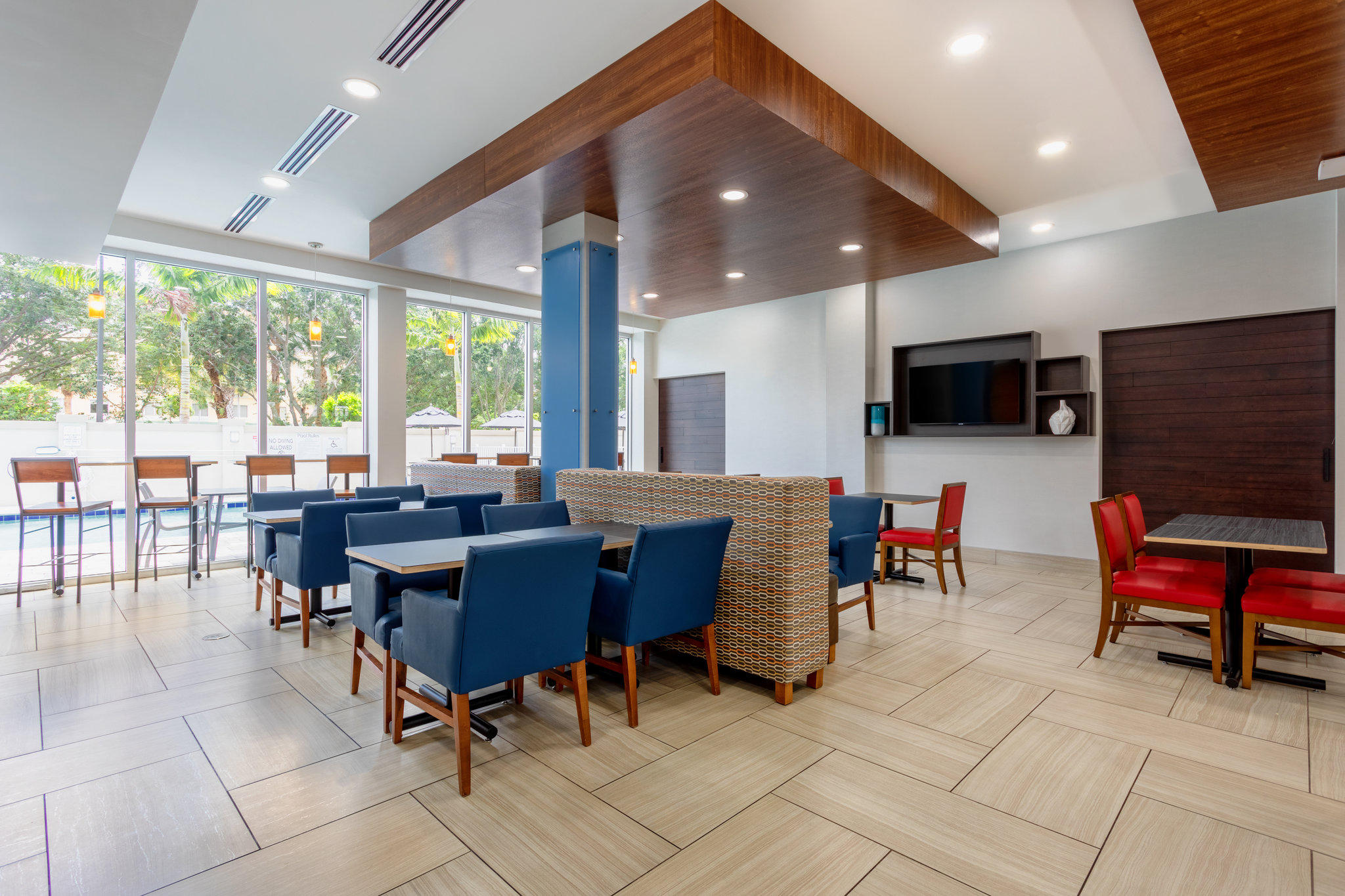 Фото Holiday Inn Express and Suites Miramar, an Ihg Hotel