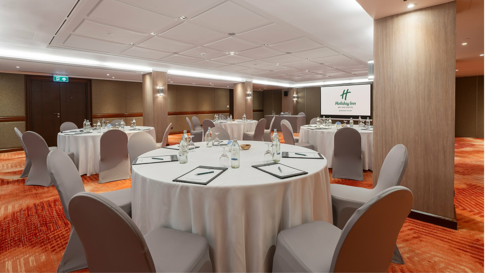 Фото Holiday Inn Bangkok Silom