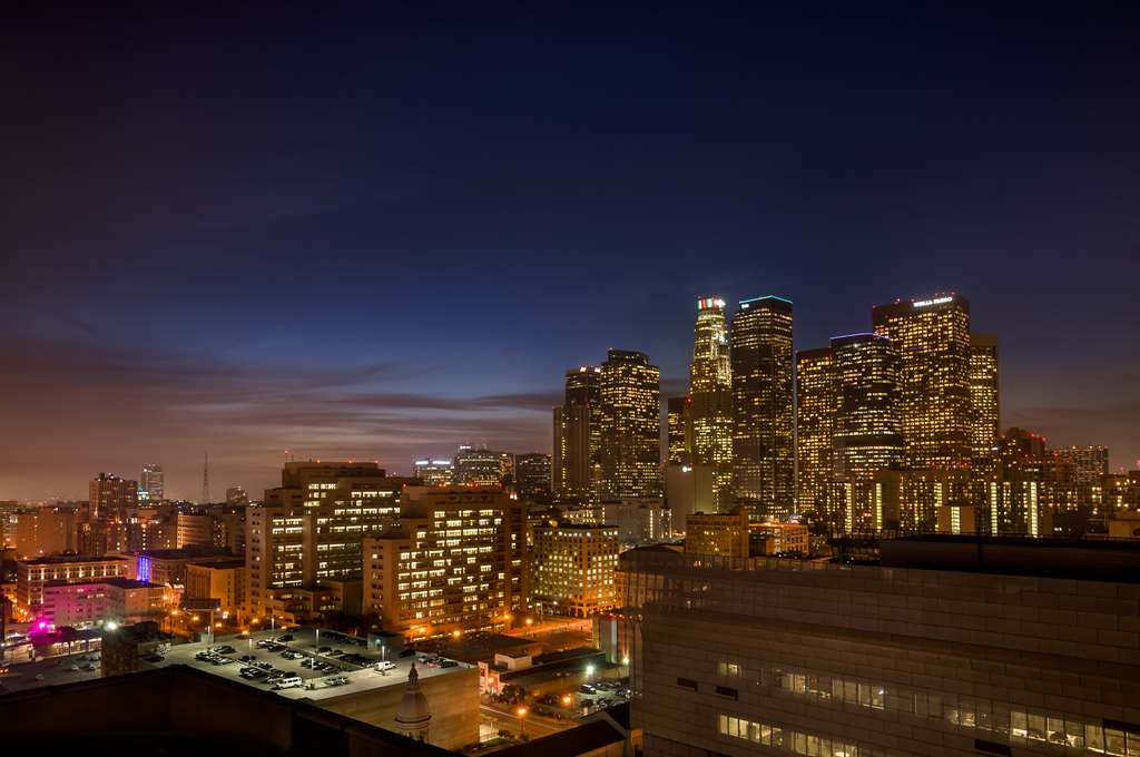 Фото DoubleTree by Hilton Hotel Los Angeles Downtown