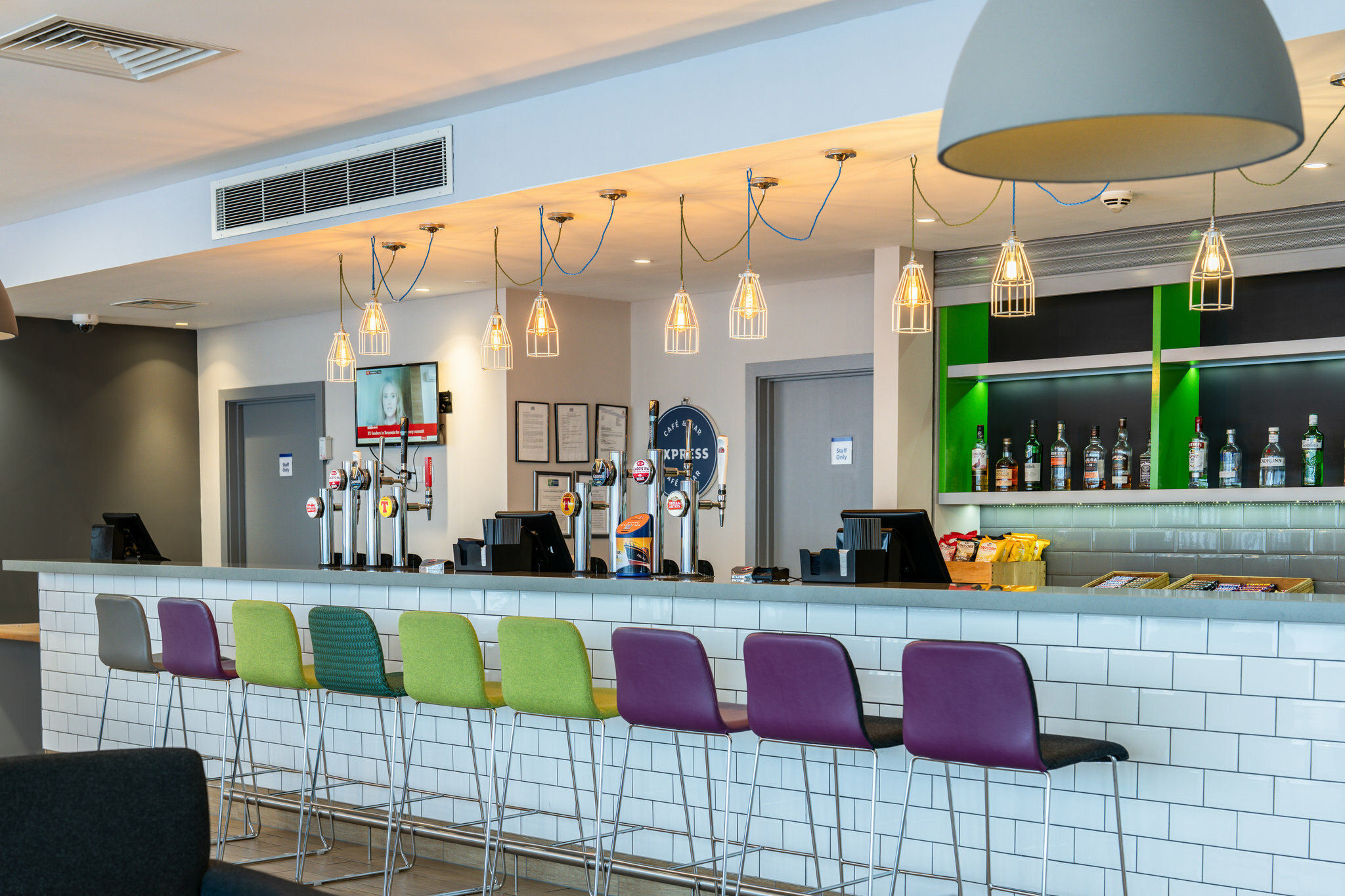 Фото Holiday Inn Express Aberdeen Airport