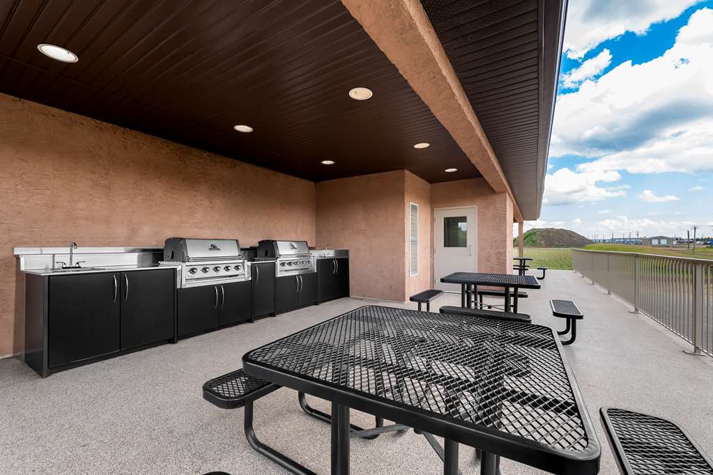 Фото Surestay Plus by Best Western Hardisty