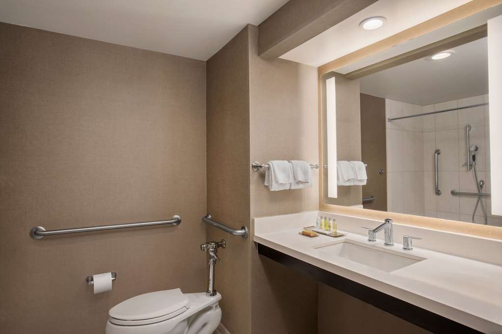 Фото DoubleTree by Hilton Los Angeles - Norwalk