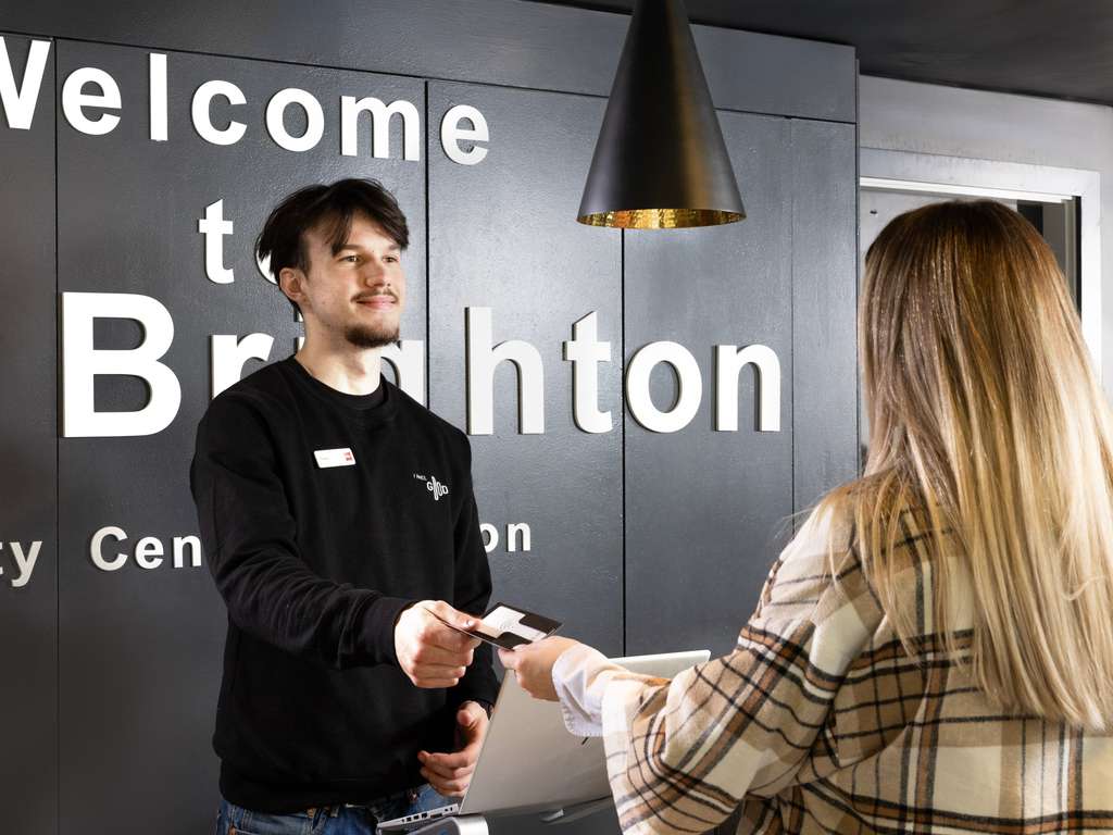 Фото Ibis Brighton City Centre - Station