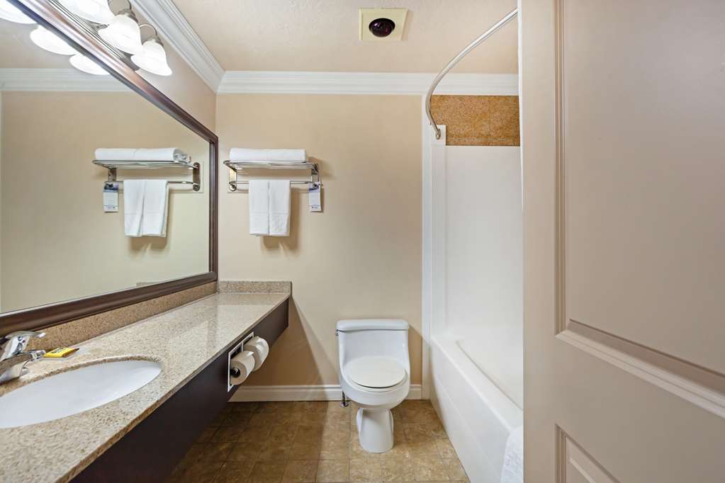 Фото Best Western Plus Mirage Hotel & Resort