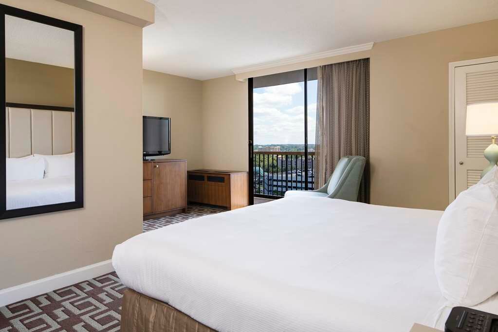 Фото DoubleTree by Hilton Hotel Jacksonville Riverfront