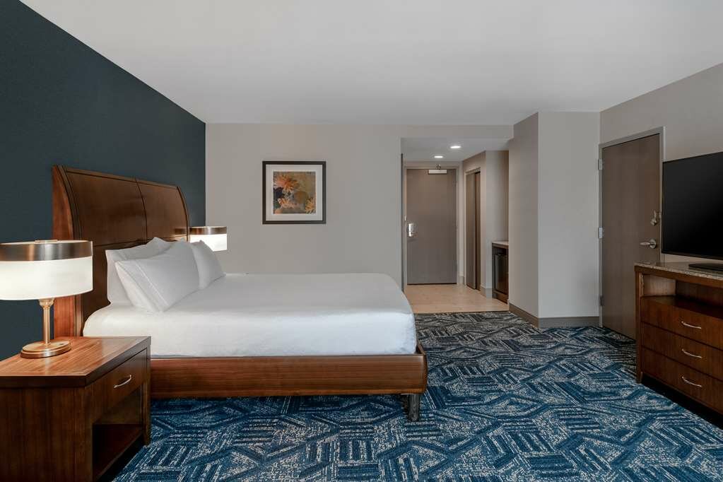Фото Hilton Garden Inn Burlington Downtown