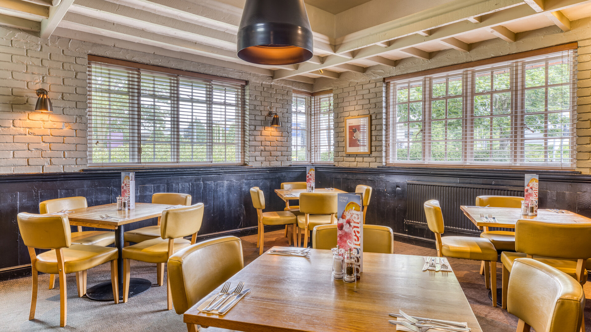 Фото Premier Inn Portsmouth North Harbour