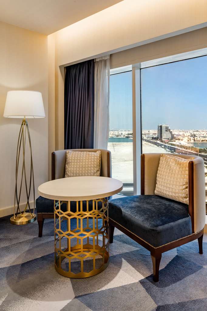 Фото The Diplomat Radisson Blu Hotel, Residence & SPA