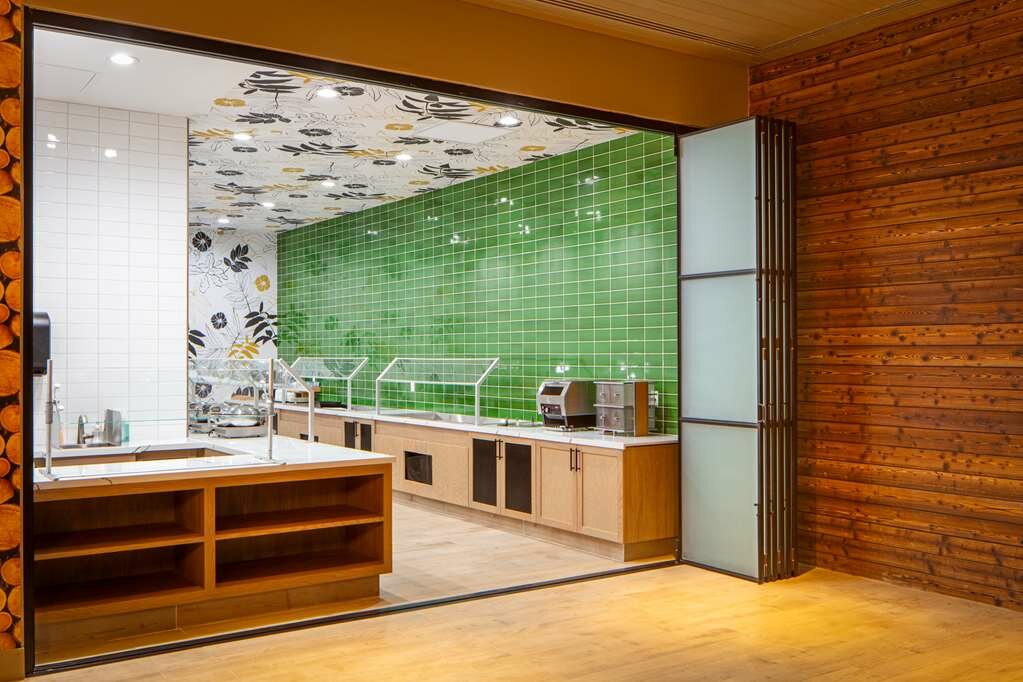 Фото Doubletree by Hilton Sacramento
