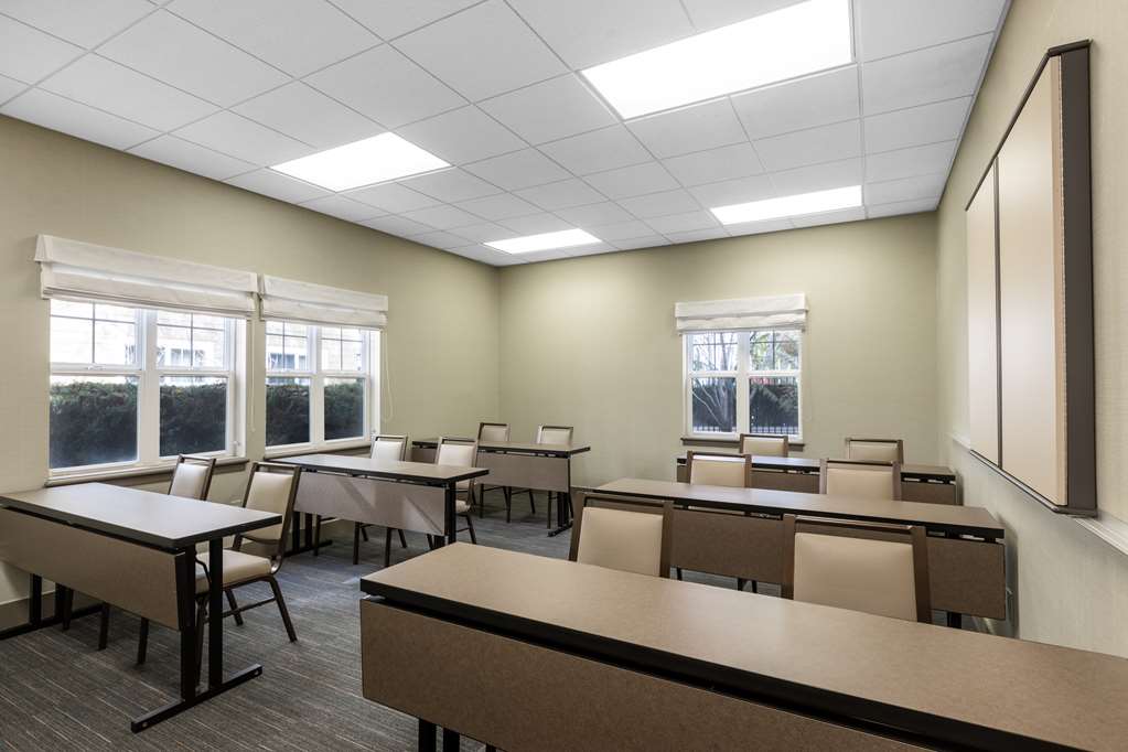 Фото Homewood Suites by Hilton Newark-Fremont