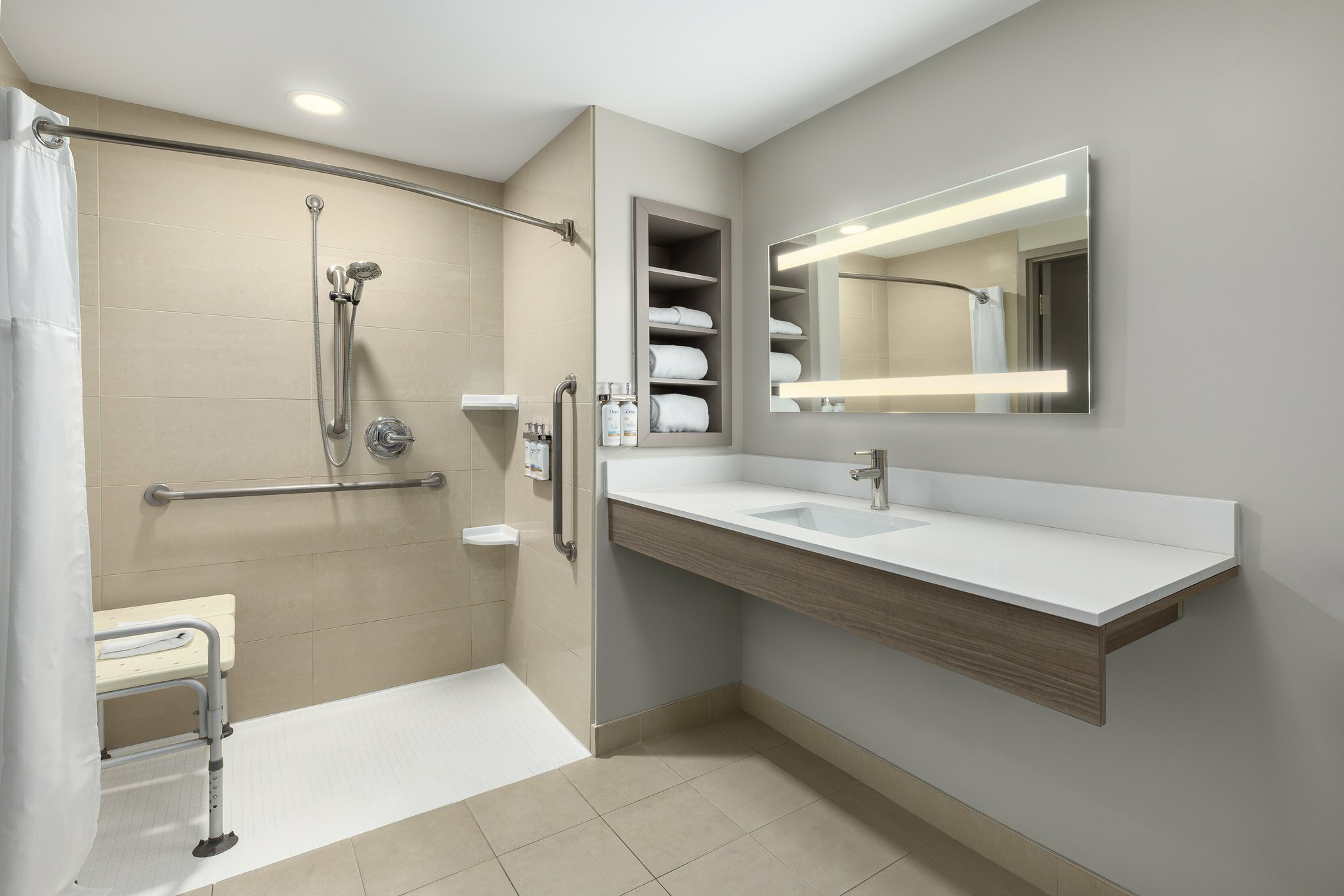 Фото Holiday Inn Express & Suites Brockville