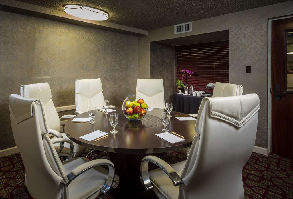 Фото DoubleTree by Hilton Hotel Austin Northwest Arboretum