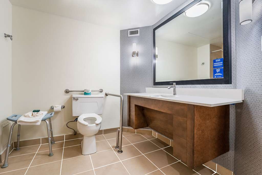Фото DoubleTree by Hilton South Charlotte Tyvola