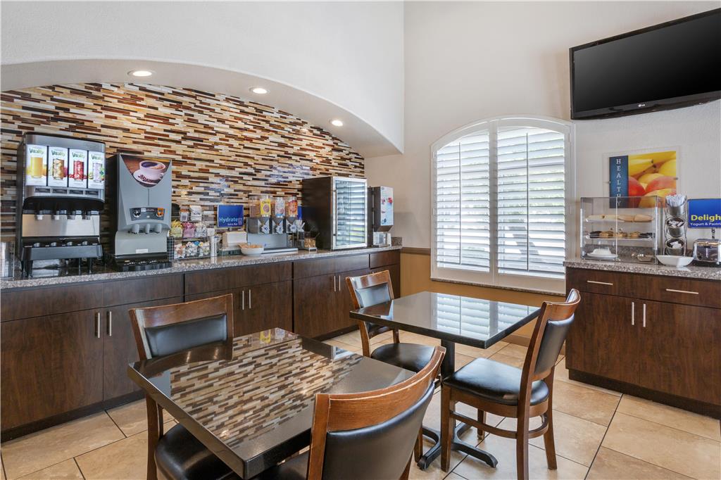 Фото Best Western Tolleson Hotel