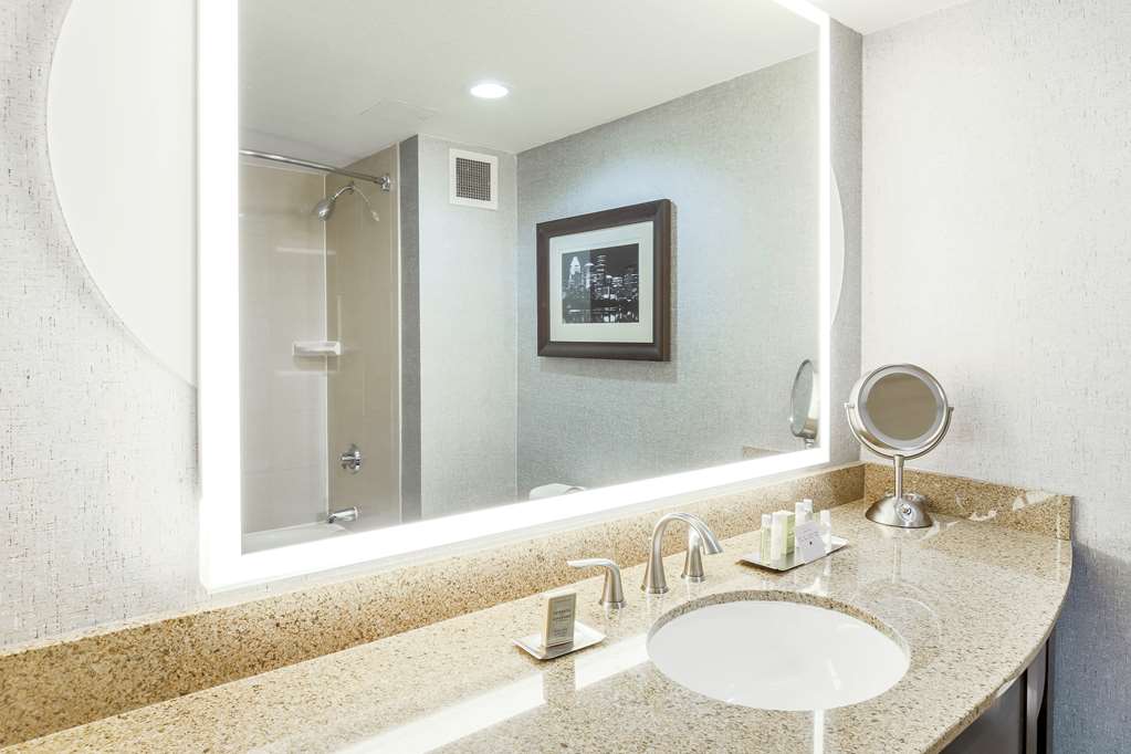 Фото DoubleTree by Hilton Austin - University Area