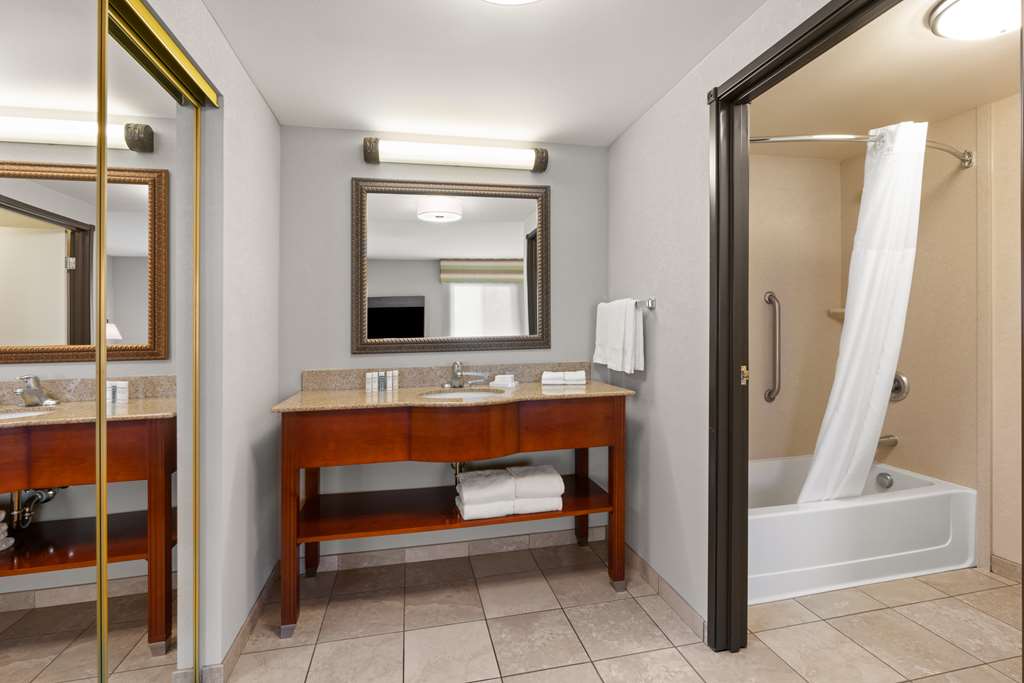 Фото Hampton Inn & Suites Burlington