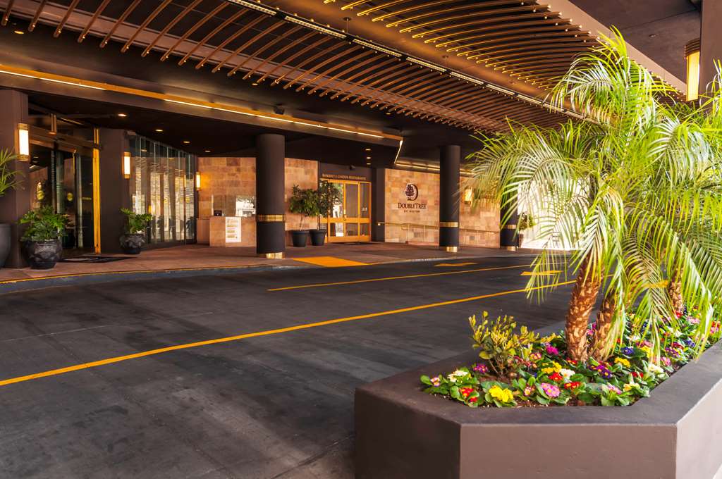 Фото DoubleTree by Hilton Hotel Los Angeles Downtown