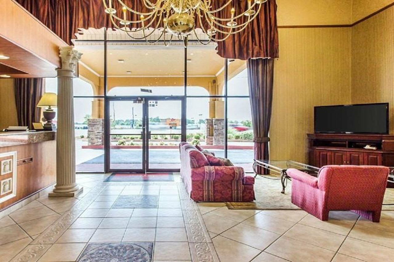 Фото Econo Lodge Inn & Suites