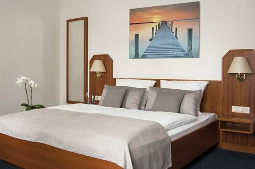Гостиница Hotel Germania в Ройтлингене