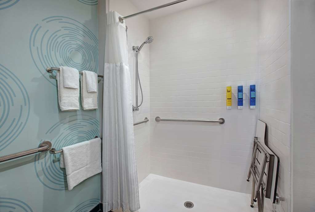 Фото Tru by Hilton Austin Airport, Tx